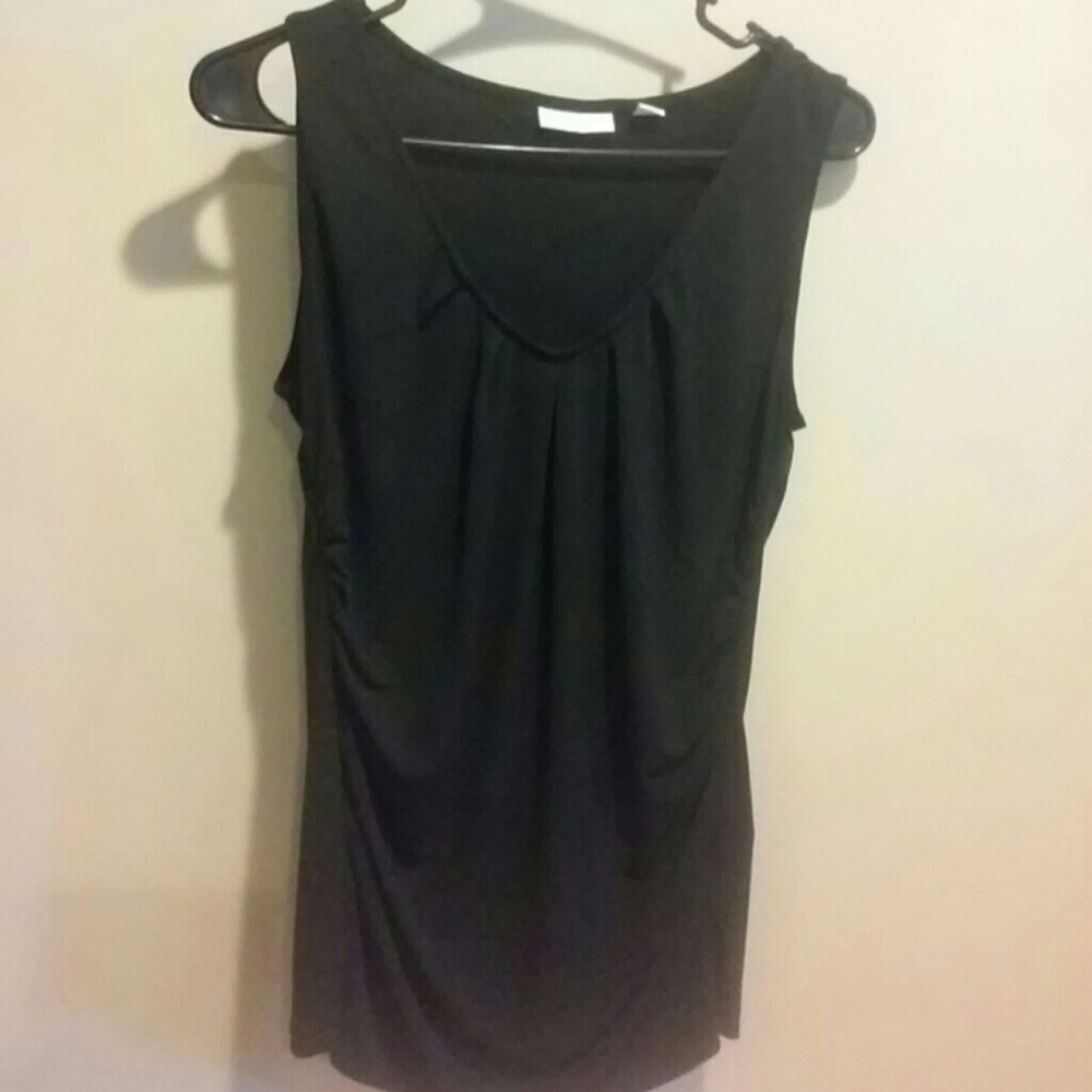 Stretch fit black top